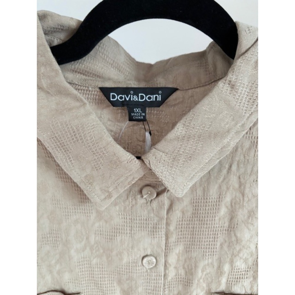Davi & Dani Tan Textured Jacquard Button Down Shirt Oversized Blouse 1XL - Picture 2 of 3